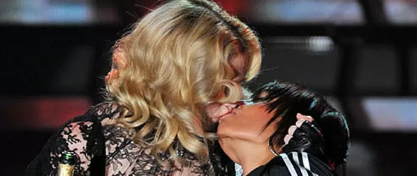 На Мадона й се усладиха лесбийските целувки