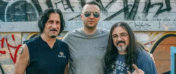 A Pale Horse Named Death и Riverside в едър план по Фрактура