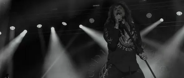 Дейвид Ковърдейл ляга под ножа