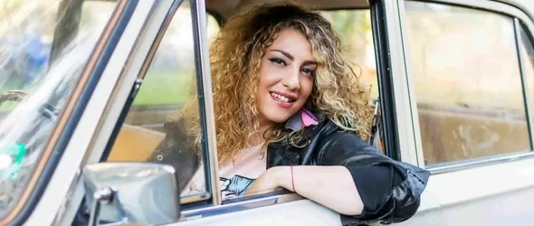 Нора Караиванова се завърна със син и соц. бричка