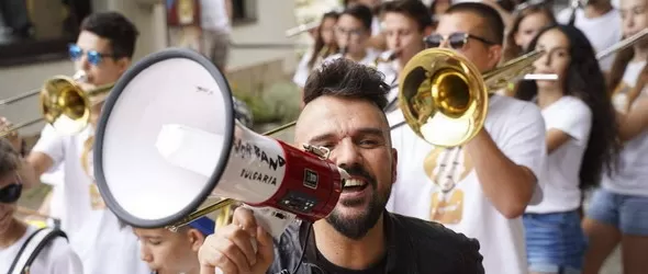 Графа обяви лятно турне