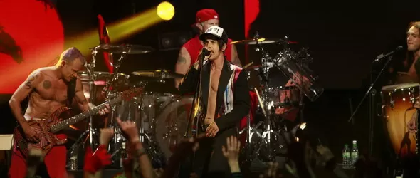 За $150 млн Red Hot Chili Peppers продадоха най-хитовите си песни