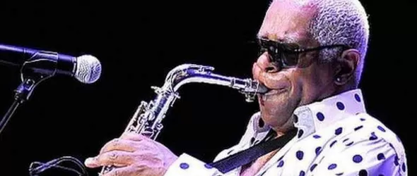 Почина Дейвис Томас