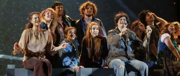 Легендарният рок мюзикъл Коса се завръща на сцената в НДК