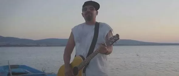 Дичо пусна нова песен и клип със своето семейство