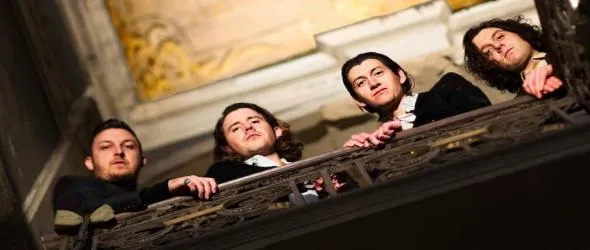 Arctic Monkeys най-после с концерт в България, ще свирят в Бургас