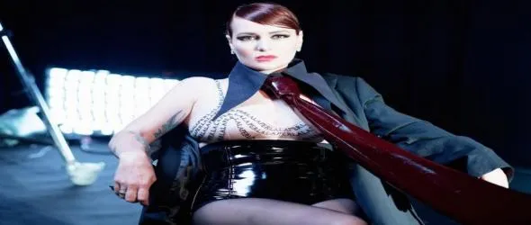 Рут Колева е първият български артист, подписал с мейджър компания. "Superpower" преди ар-ен-би примата Мейси Грей на концерта ѝ у нас