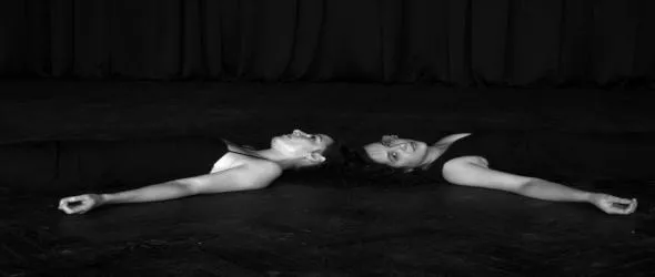 Analogue Girls. Desperate Daughters с дебютен албум, представят го с минитурне