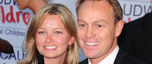 Джейсън Донован се похарчи на 40