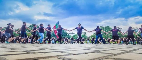 Над 430 танцьори от Еремия на площада в Русе благотворително. "Да пренесем доброто с хорото"