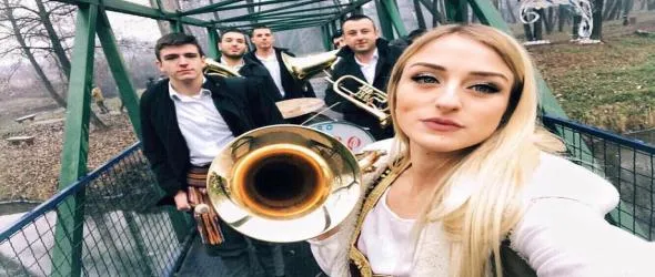 Събота късен следобед в компанията на Плешивото куче