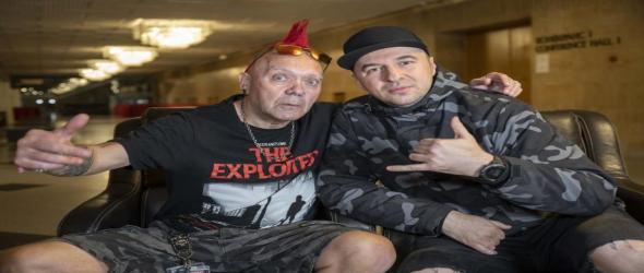 Wattie Buchan (The Exploited) и Testament в едър план по "Фрактура"