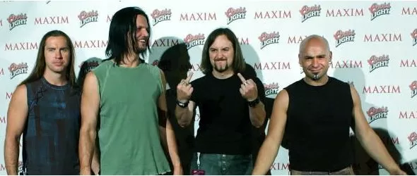 Дистърбд са N 1 в Billboard!