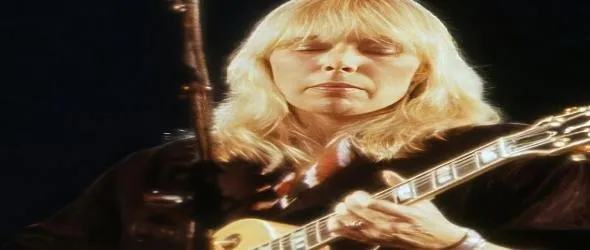 80-годишната Джони Мичъл ще пее на наградите "Грами" за първи път в кариерата си