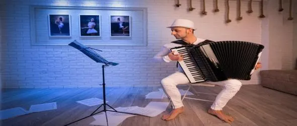Акордеонистът Калоян Куманов - част от несравнимите Barcelona Gipsy BalKan Orchestra