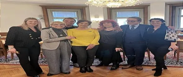 Пожизнени награди за 136 музиканти и певци