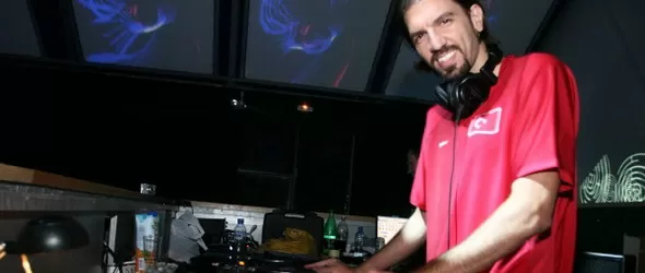 Турският хаус терминатор DJ Таркан забавлява феновете във Варна