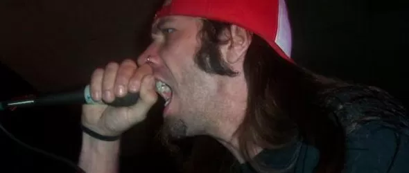 Наръгаха до смърт вокалиста на пънкарите Юслес Уудън Тойс