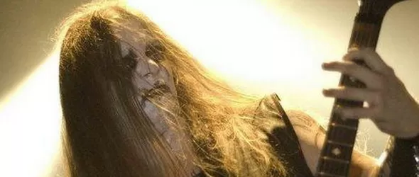 Уволниха китарист в блек метъл група от учителското му място