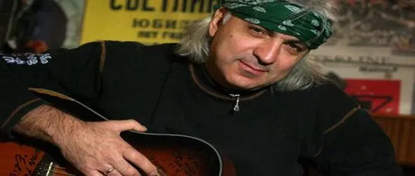 Плешивото куче чества рожденика Васко Кръпката. Още: Сигнал, Александър Маршал (Горки парк) и Яромир Нохавица