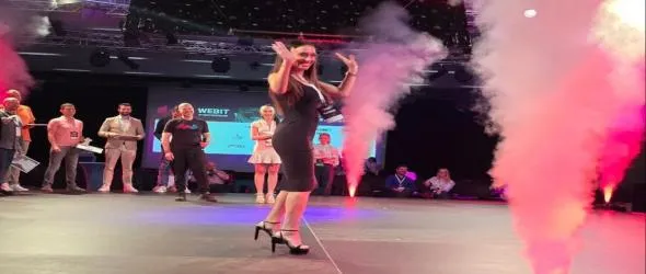 Мария Илиева с отличие от Webit Changemakers