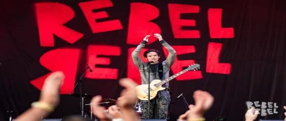 Цар Плъх излизат от тишината с ново тъмно поп изкушение, представят "Погледни насам" с голям концерт в София