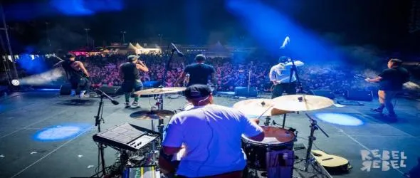 No More Many More: "Тук съм" – албум за хората, които не се отказват