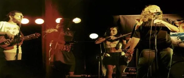 Напусна ни Антони Ненов, вокалист и китарист на Три и половина