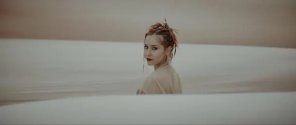 Хитовата Mona става на 22, празнува с концерт в Sofia Live Club