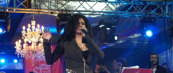 Анелия пя песни на Мадона и Роксет на MAD Secret Concert