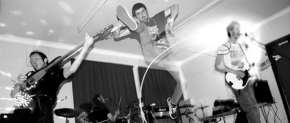 Музикант едва не ослепя след бурно куфеене на концерт