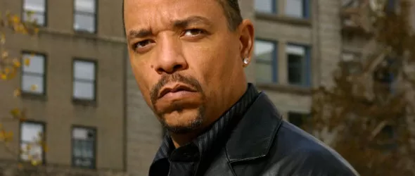 Айс-Ти играе Наполеон в галерия за хип-хоп