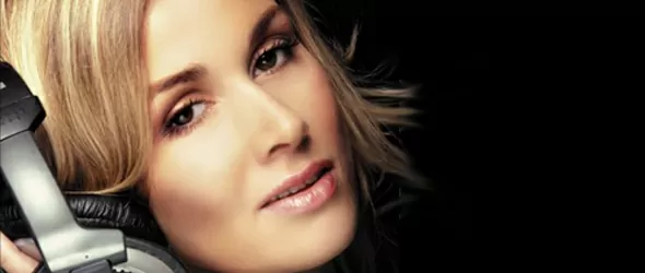 Атрактивната DJ Лука вдига до сутринта афтърпаратито на Тиесто