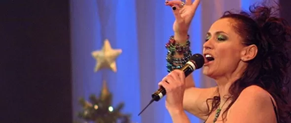 Нели Рангелова се разхожда сред найлони у дома