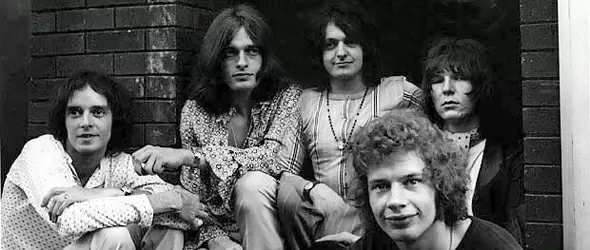 Йес решиха да продължат реюниън турнето си без Джон Андерсън