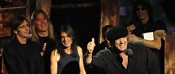 Ей Си/Ди Си разпродават концерт за 4 минути