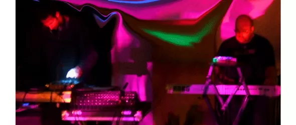 Млад татко от Блекаут ритмува за българска поезия