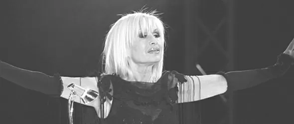 Лили с повече охрана от Снууп Дог