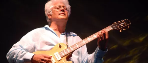 Лари Кориел пее със струни на Пловдивски джаз вечери 2008