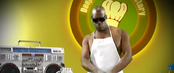 Майк Джонсън меси баница в новото парче на Дийп Зоун