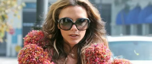 Виктория Бекъм се учи да кара мотор