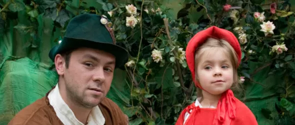 Звездни герои спасяват бебета от изоставяне по Коледа