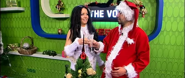 Дядо Коледа и Снежанка раздават подаръци в Planet Voice