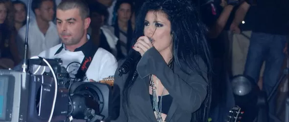 Въртят Анелия в MAD Secret Concert по Нова навръх 2009