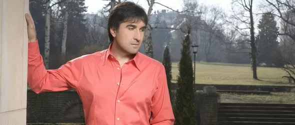 Веселин Маринов шие рокля за любовницата си