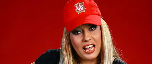 Тони Томова с часовник от розово злато