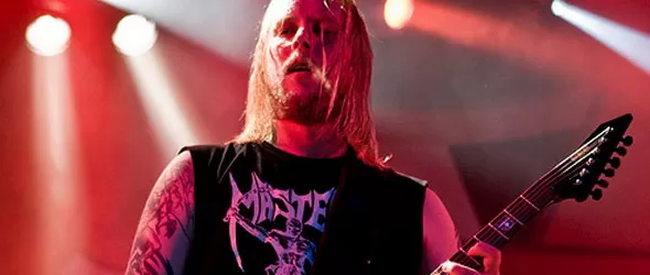 Един от китаристите на Ин Флеймс влиза в клиника за алкохолици