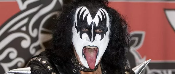 Уволниха белгиец заради изплезения Джин Симънс (Кис)