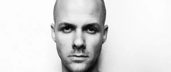 Адам Байер завърта в Ескейп на 27 февруари