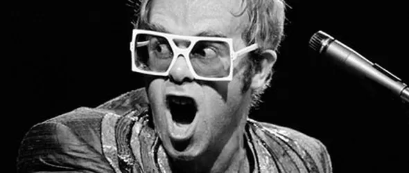 Елтън Джон продуцира научнопопулярен филм с извънземни